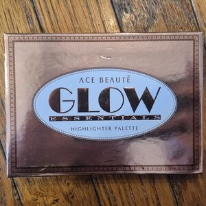 Ace Beaute Glow Essentials Highlighter Palette